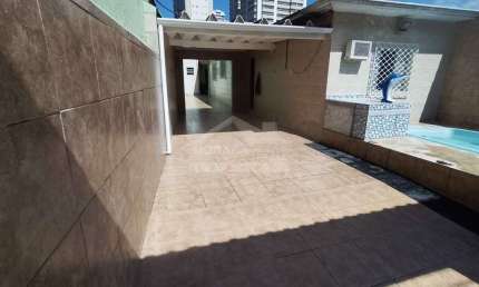 Casa com edícula espaço, conforto e excelente localização!