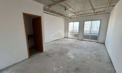 Sala COMERCIAL no CENTRO do Boqueirão, confira somente na imobiliária em Praia Grande.