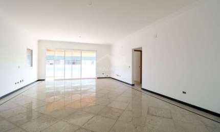 Apartamento ENORME no FORTE, 4 suítes, 3 vagas, lazer, só na imobiliária em Praia Grande.