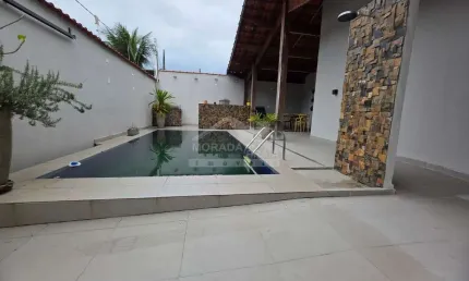 Casa ISOLADA e MARAVILHOSA no Forte, 6 dormitórios, piscina, edícula, confira em Praia Grande.