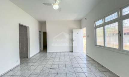 Casa Geminada de esquina, 2 dormitórios, 1 Suite no CANTO DO FORTE.