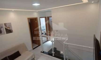Casa sobreposta MOBILIADO em condomínio fechado na Aviação, 2 dormitórios, confira em Praia Grande.