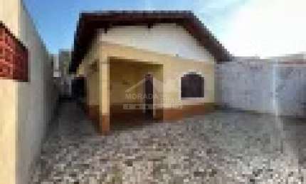 Casa isolada na Ocian , 2 Dormitórios, 4 Vagas, Confira na Imobiliária em Praia Grande.