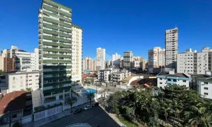 Apartamento na Guilhermina, 2 dormitórios, 1 vaga, lazer, confira na imobiliária em Praia Grande.