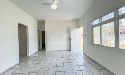 Casa geminada de esquina, 2 dormitórios, 1 suite no canto do forte.