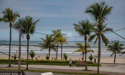 Comprar Casa Espetacular com 8 dormitórios na Ocian. Confira na imobiliária em Praia Grande.