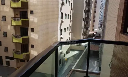 Apartamento totalmente mobiliado, prédio frente mar, lazer, só na imobiliária em praia grande.