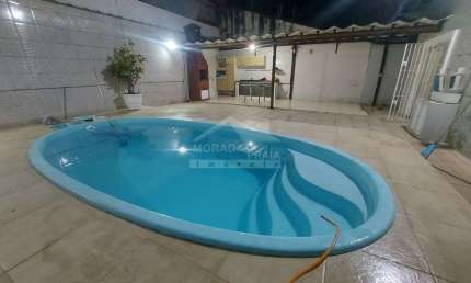 Casa ISOLADA Canto do Forte, 3 dormitórios, 4 vagas, piscina, só na imobiliária em Praia Grande.