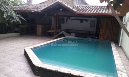 Sobrado SENSACIONAL no Canto do Forte, 3 suítes, piscina, confira na imobiliária em Praia Grande.