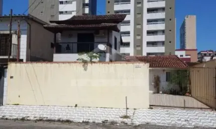 Lindo Sobrado na Mirim, 2 Dormitórios, Confira na Imobiliária em Praia Grande.