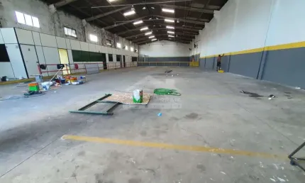 Galpão no Tude Bastos, 1.000 m², Confira na Imobiliária em Praia Grande.