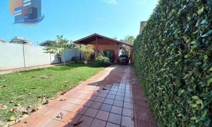 Casa Térrea Excelente Localização na Praia da Enseada - Guarujá.
