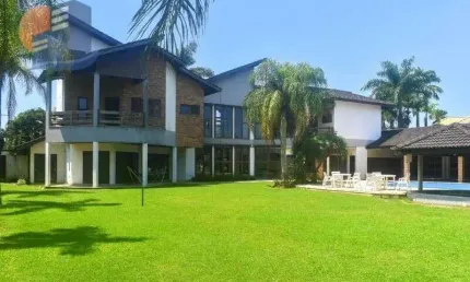 Casa em Condomínio frente praça e esquina no  Guarujá