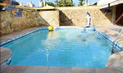 Linda Casa Excelente Localização 05 Dormitórios, Piscina na Enseada Gjá.