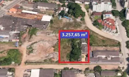 Lote/Terreno com 2 Residências à Venda com 3.257 m² - Praia da Enseada - Guarujá