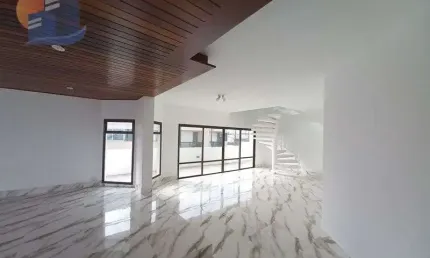 Cobertura com Vista Total para o Mar Apenas 02 quadras da Praia da Enseada!
