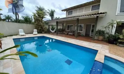 Terreno 606 metros quadrados! Casa ampla 6 suítes Ótima Localização.