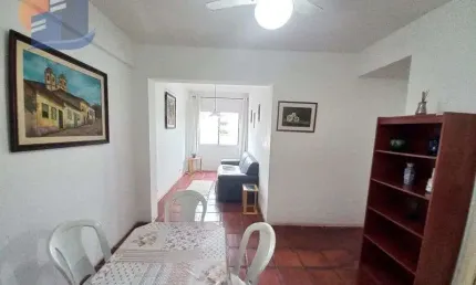 Apartamento com boa localização uns 600 metros a praia da enseada.