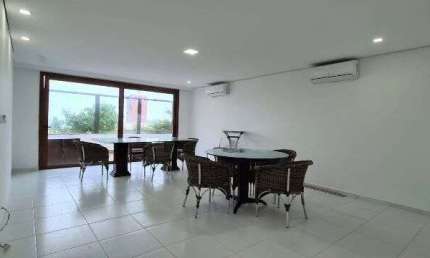 Casa em Condomínio  150 metros do Mar Região dos Hotéis.