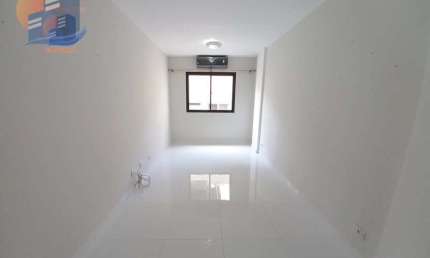 Excelente Apartamento reformado Região dos hotéis na praia da Enseada - Guarujá.
