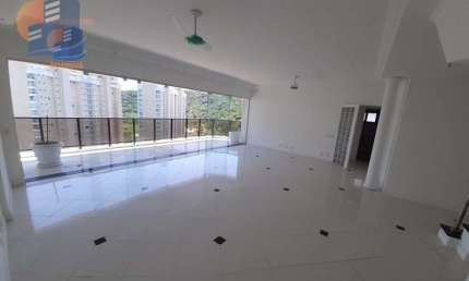 BelíssimaCobertura Duplex com Vista Oceânica emGuarujá.