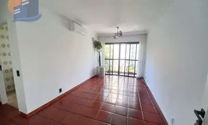 Região do tortuga rua tranquila com lazer no prédio.