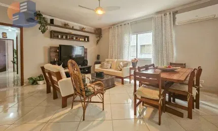 Amplo apartamento com ótima localização lado praia guarujá.