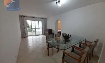 Apartamento c/Vista ao Mar, arejado, semi mobiliado, cômodos espaçosos, próximo de comércios em geral