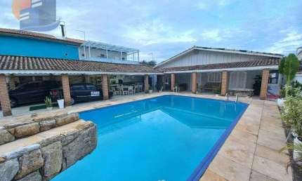Casa Térrea/3 Quartos/5 banheiros/R$ 8.000,00 (Pacote incluso Iptu)