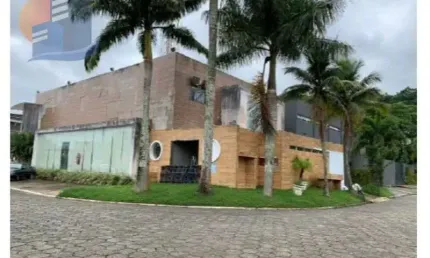 EDIFICAÇÃO DE LUXO, COM FACHADA IMPONENTE E LOCALIZAÇÃO PRIVILEGIADA!