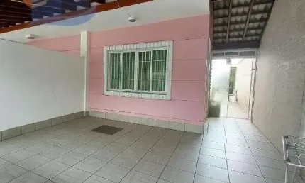 Sobrado Geminado! Conforto, espaço e excelente localização!