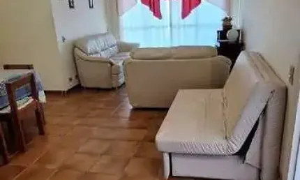Apto espaçoso c/ 03 dormitórios próximo a praia da enseada.