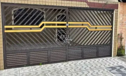 Casa para locação Bairro Ocian PG 2 dormitórios sendo 1 suite 2 vagas de garagem R$ 2.900,00