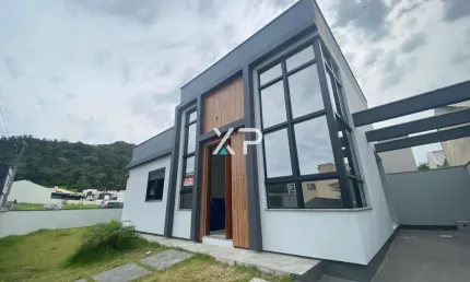 Casa com 03 dormitórios sendo 01 suíte á venda no Bela Vista