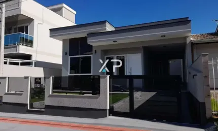 CASA  COM 03 DORMITÓRIOS, 1 SUÍTE,  VAGA DE GARAGEM A VENDA NO BAIRRO MADRI