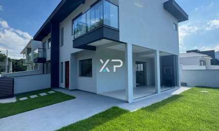 Sobrado de esquina em Forquilhas à venda com 3 quartos/Suíte | XP2299