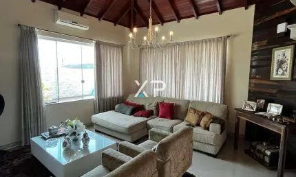 Casa de alto padrão com 3 dor, acabamentos premium e localização privilegiada.
