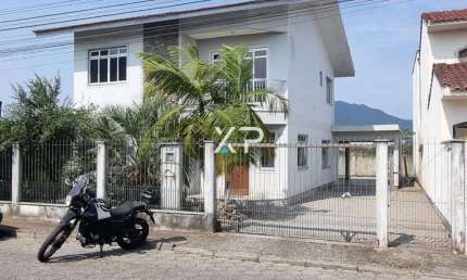Casa no Centro de Palhoça à venda com 4 dormitórios | XP2461