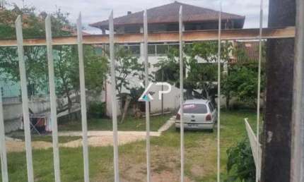 Prédio com 3 pavimentos (Apartamentos e sala comercial) Serraria/São José