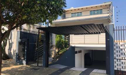 Ótimo sobrado Jd. Alvorada - 3 quartos (Suíte + 2) - Área gourmet no terraço/rooftop + 2 Stúdios/Kitinets para hospedes ou alugar.