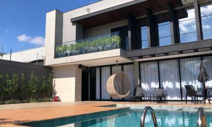 Vendo - Residência Alto padrão com Piscina - Semi-Mobiliada - Jardim Munique - Maringá-PR.