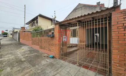 Casa com 3 dormitórios para alugar com 83,80m² no bairro Guaíra