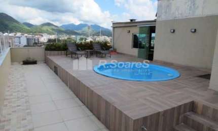Apartamento com 3 quartos à venda na Rua das Dálias, Vila Valqueire, Rio de Janeiro, 365 m2 por R$ 750.000