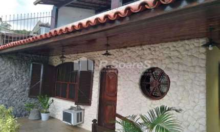 Casa com 3 quartos à venda na Rua Quiririm, Vila Valqueire, Rio de Janeiro, 319 m2 por R$ 700.000
