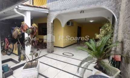Casa com 3 quartos à venda na Rua Sapopemba, Bento Ribeiro, Rio de Janeiro, 206 m2 por R$ 800.000