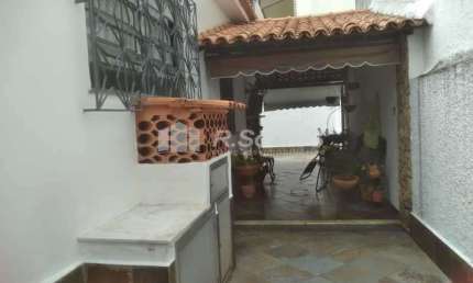 Casa com 2 quartos à venda na Rua Arcozelo, Vila Valqueire, Rio de Janeiro, 160 m2 por R$ 890.000