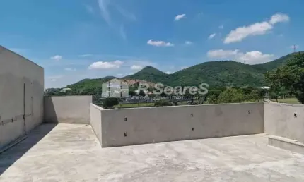 Casa em condomínio fechado com 4 quartos à venda na Avenida Carlos Pontes, Jardim Sulacap, Rio de Janeiro, 150 m2 por R$ 410.000