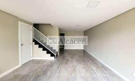 Sobrado com 3 quartos  para alugar, 150.00 m2 por R$7300.00  - Mossungue - Curitiba/PR