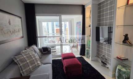 Excelente apto mobiliado de alto padrão localizado entre os bairros Centro e Batel.