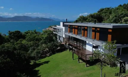 Casa à venda no bairro Praia da Vigia - Garopaba/SC